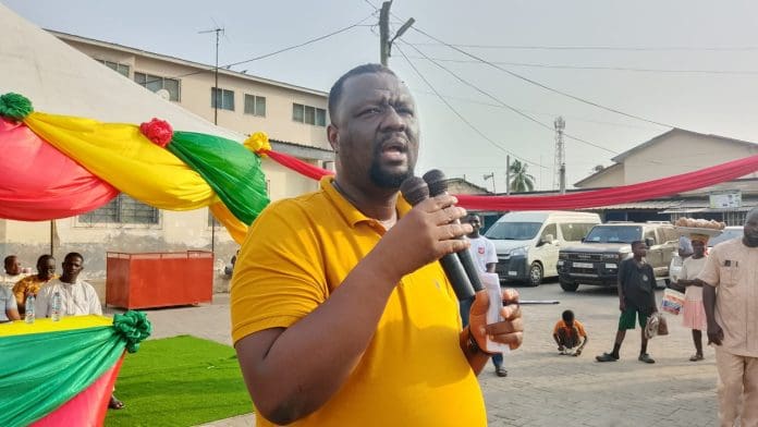 Le PDG de la DVLA, Julius Neequaye Kotey