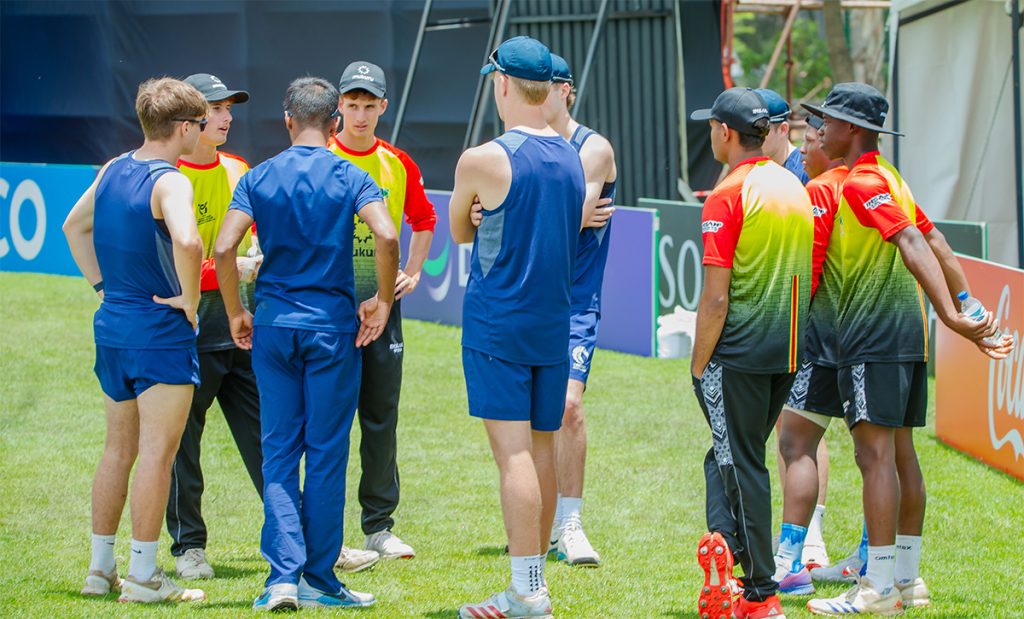 Le Zimbabwe et l'Écosse partagent le butin alors que l'ouverture de la Coupe du monde est annulée