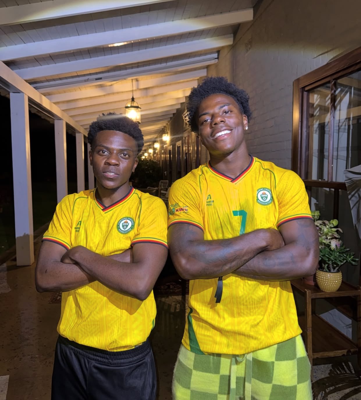 Le streamer américain iShowSpeed ​​retient l'attention lors de sa visite au Zimbabwe, la superstar Jani vole la vedette