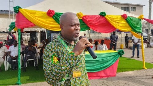 Le directeur de la succursale Winneba de la DVLA, Rowland Coffie Dorkenoo