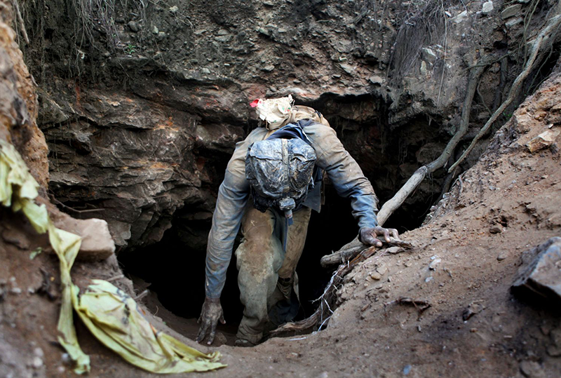 Trois personnes piégées après l'effondrement d'un puits de mine à Filabusi
