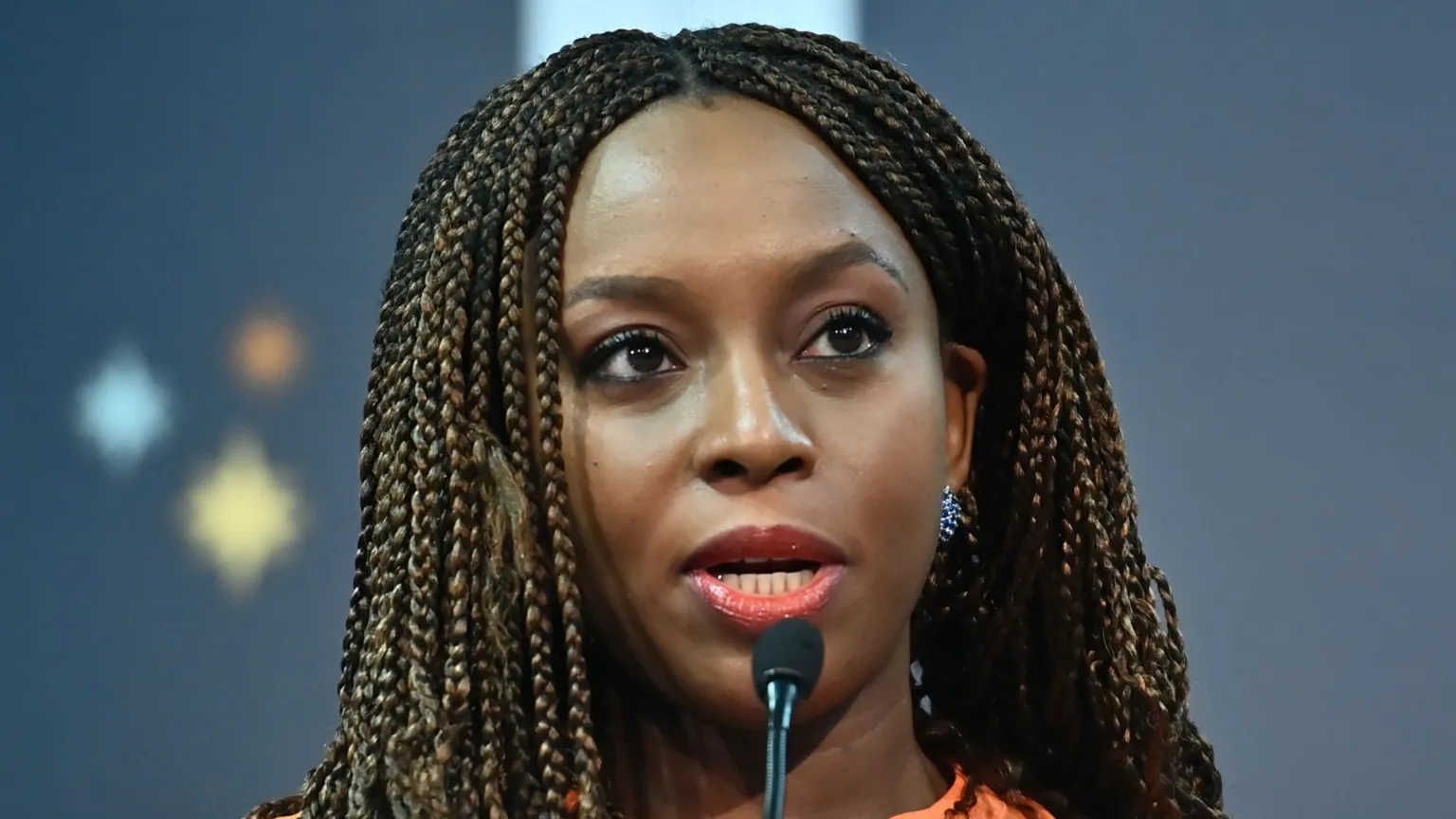 Le Nigeria va ouvrir une enquête sur la mort du petit enfant de Chimamanda Ngozi Adichie