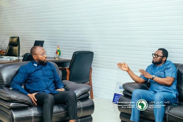 Le PDG de NYA, Osman Ayariga, accueille le secrétaire général de l'Union panafricaine de la jeunesse pour faire progresser le programme d'autonomisation des jeunes.