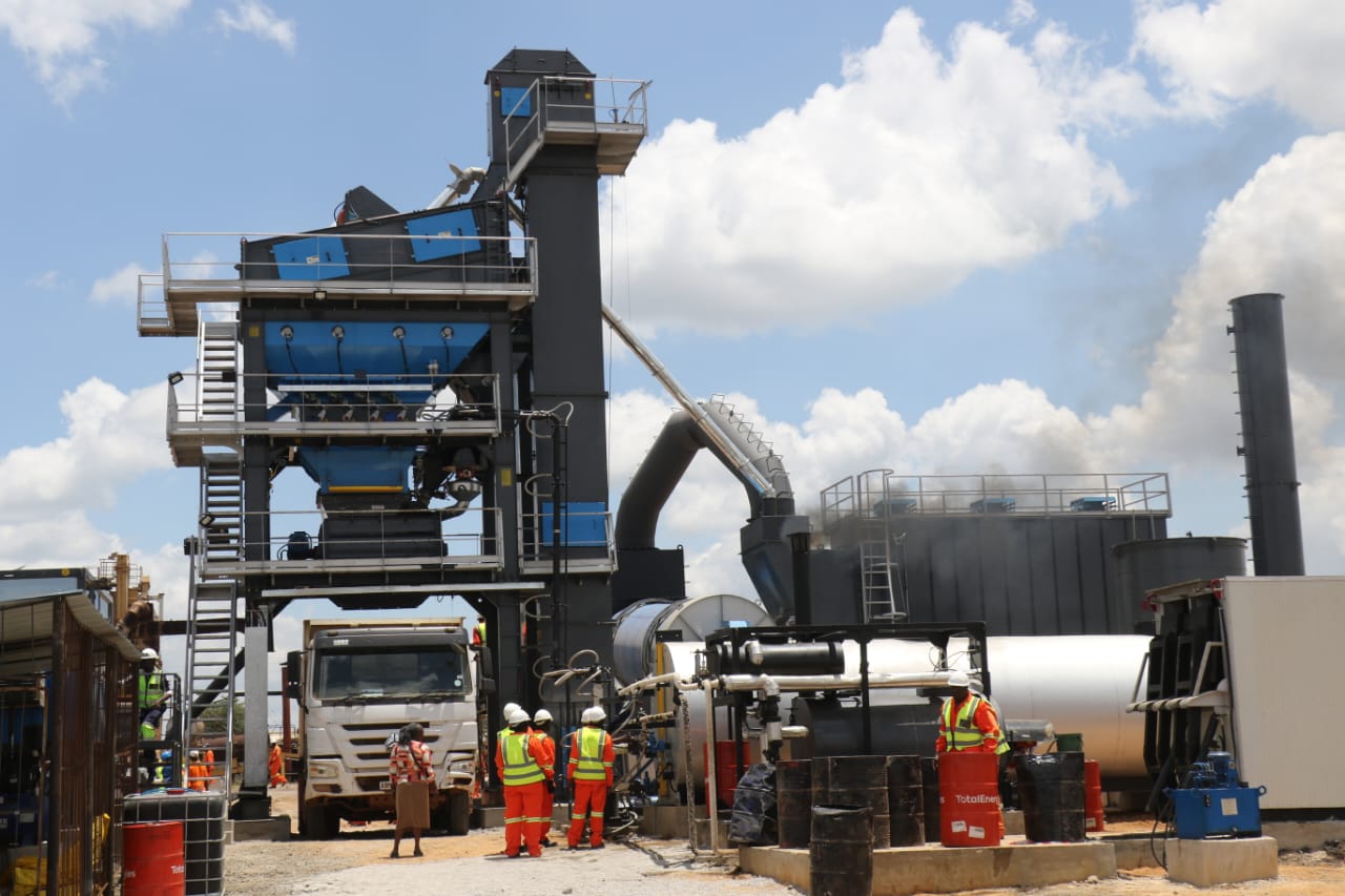 Mhona met en service l'usine d'asphalte Skyline, section Harare Drive