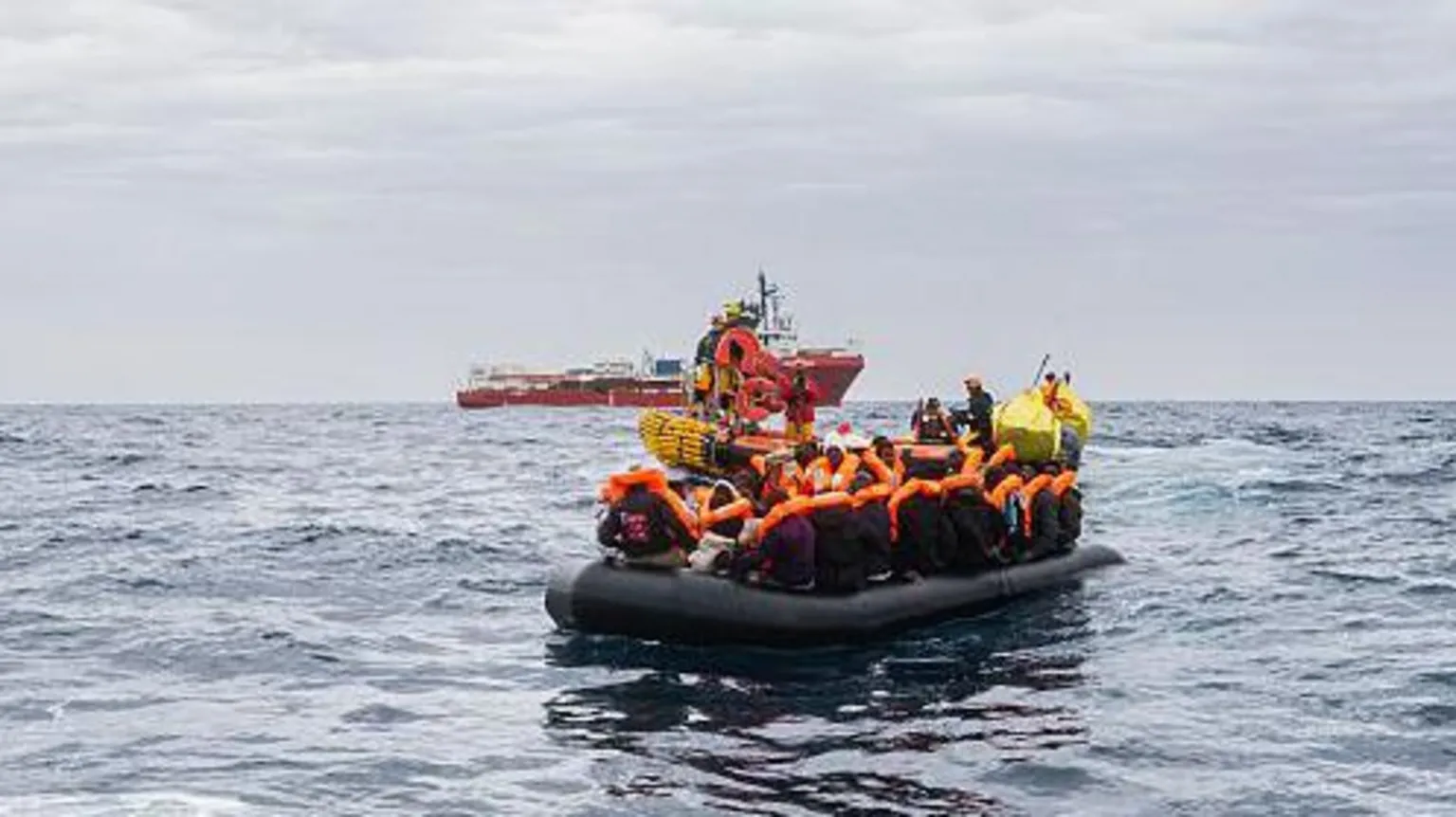 Un bateau de migrants chavire au large de la Libye, faisant 53 morts