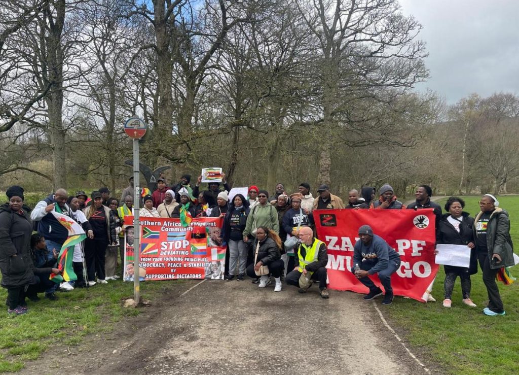 Les Zimbabwéens de la diaspora manifestent contre le CAB3 et la politique répressive dans leur pays
