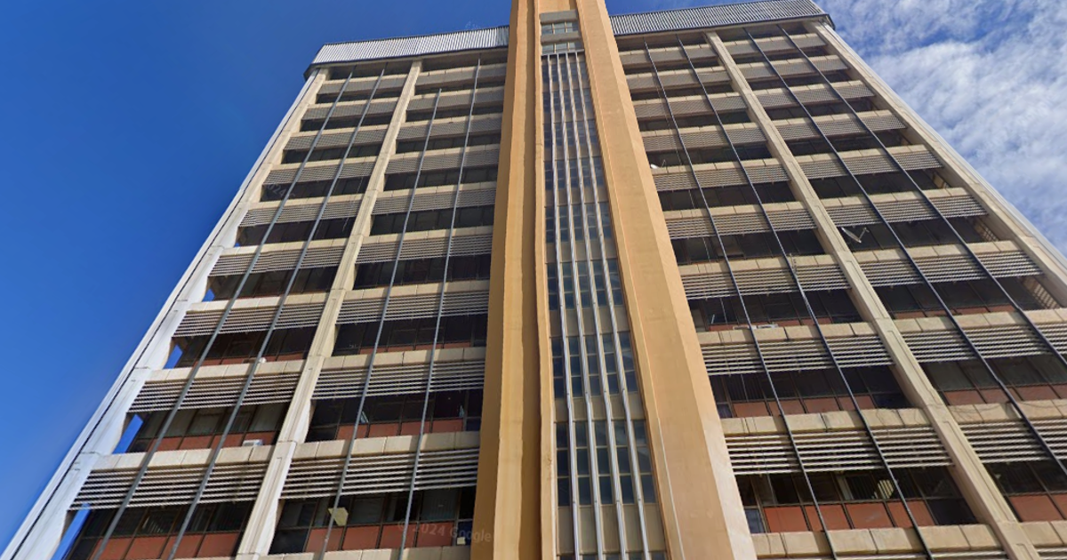 Avertissement en matière de prestation de services alors que l'incendie du bâtiment Botha Sigcau déplace 11 ministères du gouvernement de la CE