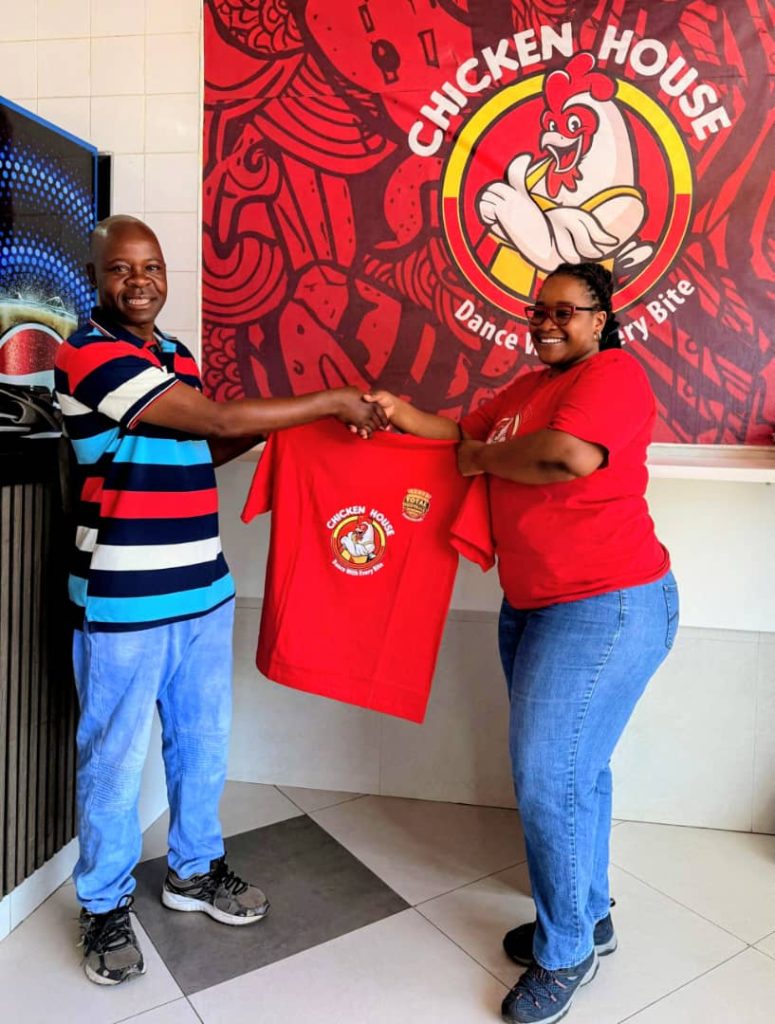 Chicken House renforce son partenariat avec la Total Football Academy avant le coup d'envoi de la Probhora U21 League