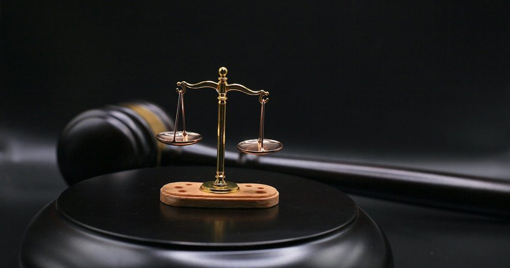 Des hommes arrêtés dans un laboratoire présumé de traitement de l'or illégal à Barberton doivent comparaître devant le tribunal mardi