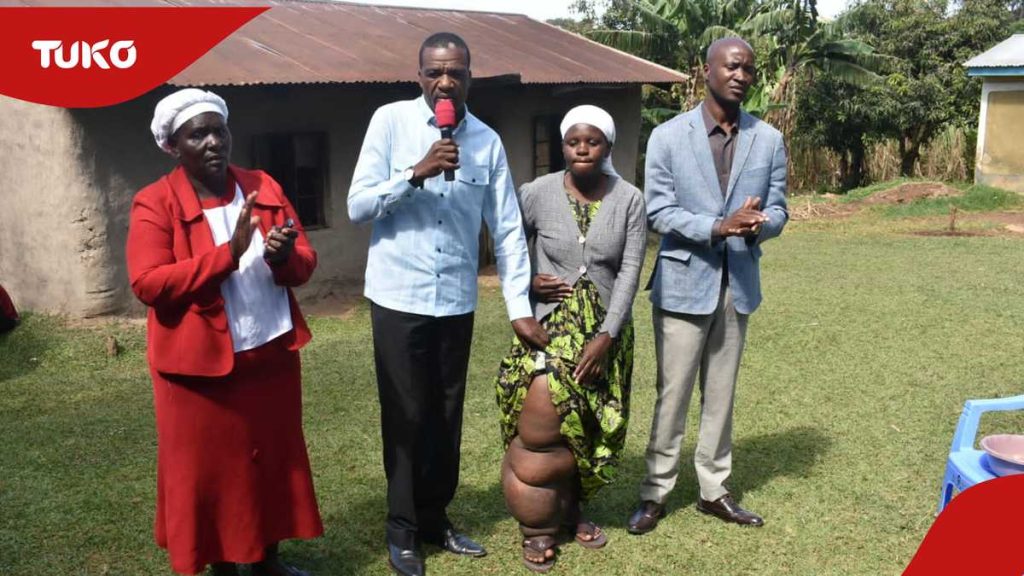 Farouk Kibet emmène une fillette de Kakamega avec une jambe enflée vers l'Inde pour une intervention médicale spécialisée