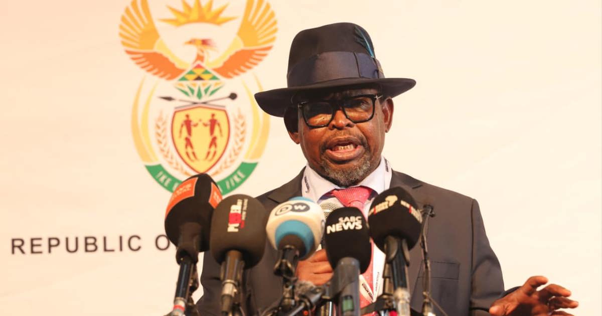 Godongwana regarde vers l'avenir alors que Makhubu succède à Kieswetter au SRAS