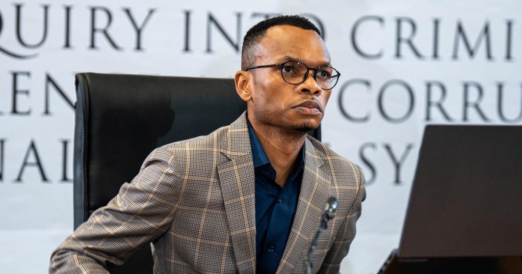 Le directeur financier suspendu de Tshwane critiqué pour son implication externe dans un conflit avec un fournisseur