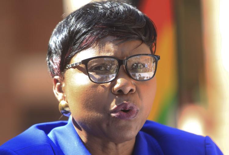 Le ministre de la Défense Muchinguri passe le Vendredi Saint avec les détenus de la prison centrale de Harare