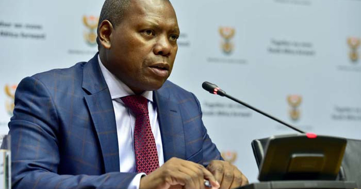 Le président de la COGTA, Mkhize, met en garde le métro de Nelson Mandela Bay