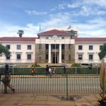Une femme de Harare poursuit la ville après être tombée dans un égout à ciel ouvert non marqué