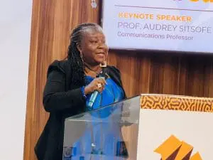 Professeur de communication à l'Université du Ghana Audrey Gadzekpo