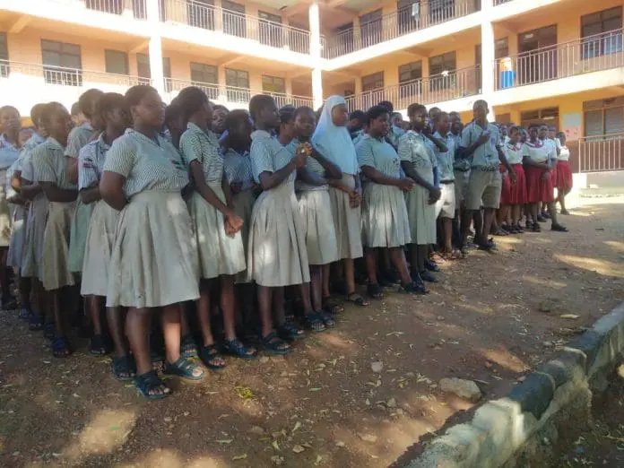 Le maire de Tema soutient les candidats Bece