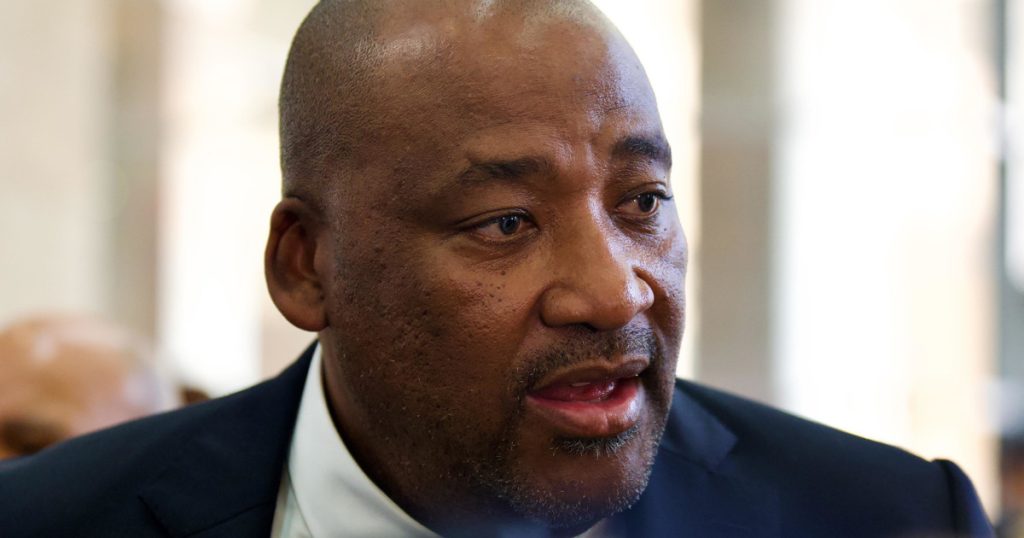 Le président du conseil d'administration du KKNK critique la gestion du financement des arts au milieu des réactions négatives de l'économie dorée de Mzansi