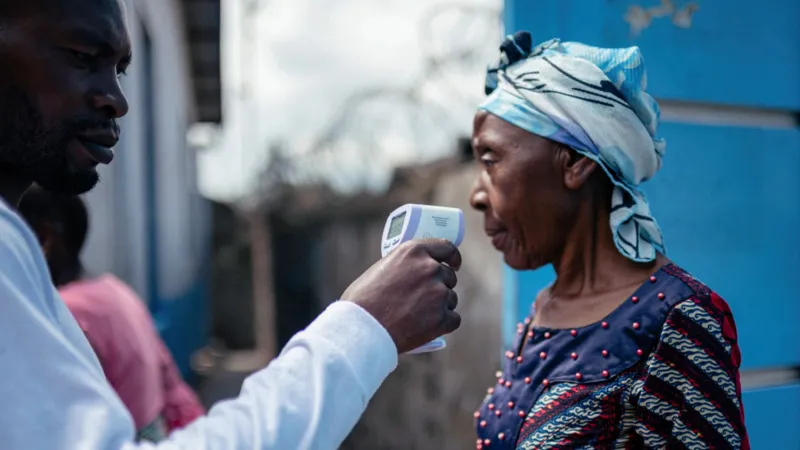 Le vaccin contre Ebola pourrait prendre neuf mois alors que le nombre de morts continue d'augmenter, prévient l'OMS