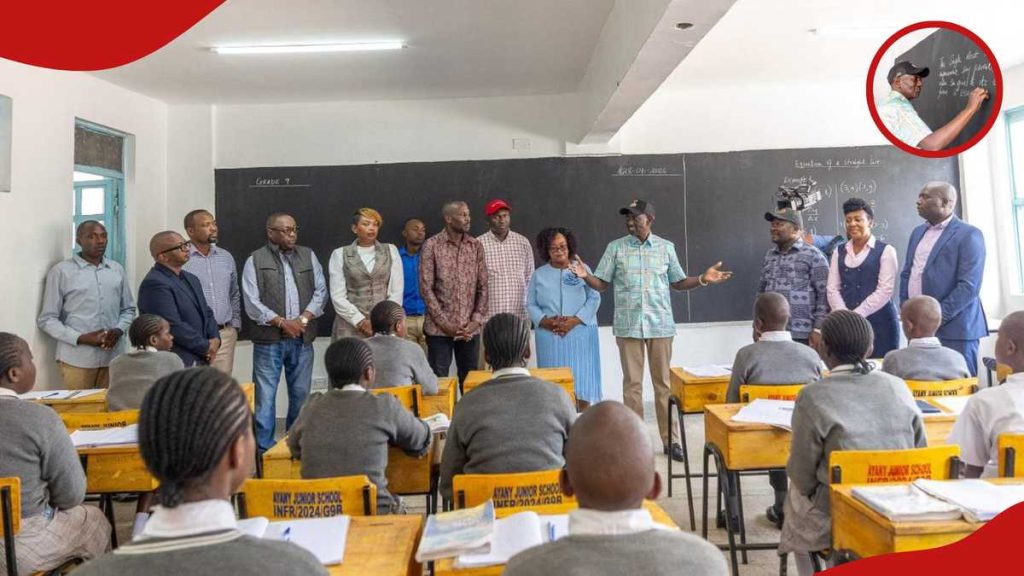 L'écriture soignée de William Ruto impressionne les Kenyans alors qu'il écrit au tableau noir
