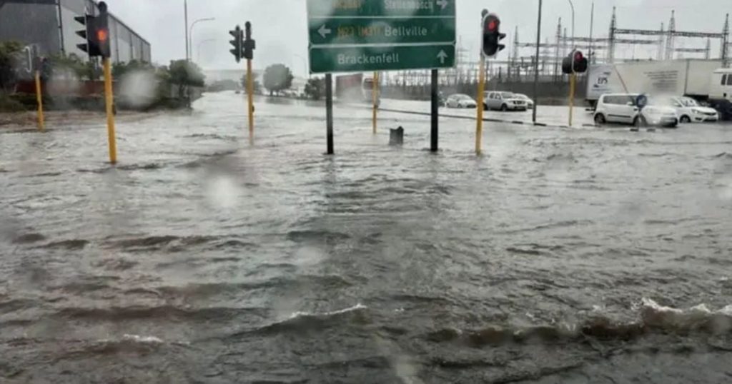 Les victimes de la tempête sont priées de vérifier leur couverture contre les inondations alors que les réclamations d'assurance augmentent
