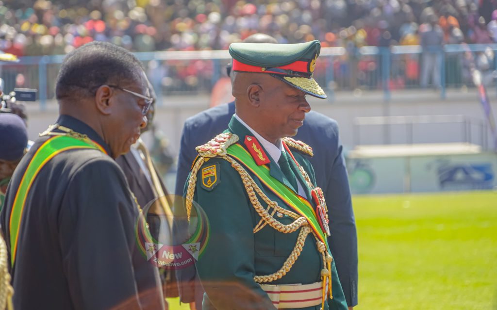 Mnangagwa nomme un ancien chef de l'armée au bureau politique du ZANU-PF