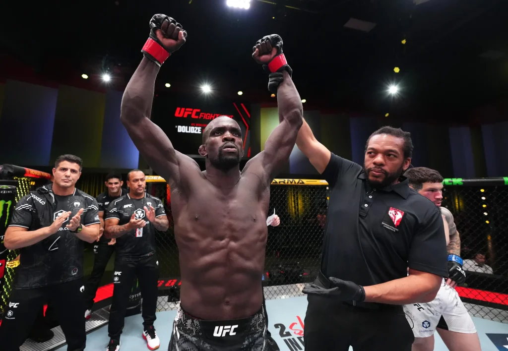 Themba Gorimbo annonce sa retraite du MMA : "J'ai osé être quelqu'un et quelque chose et j'ai échoué"