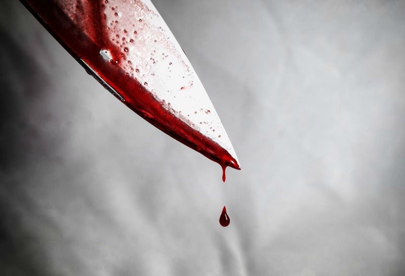 Un homme arrêté pour avoir poignardé à mort sa femme et sa fille enceinte