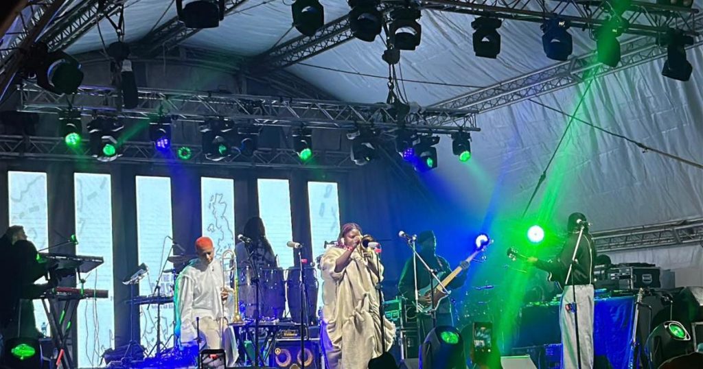 Au-delà de la scène : le projet reliant les artistes africains et britanniques à travers la musique