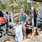 Dans les hautes terres de l'est du Zimbabwe, un groupe de bénévoles se bat pour sauver l'un des plus beaux refuges du pays, une bouteille à la fois.