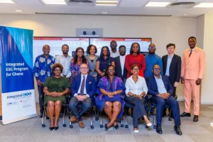 Des responsables de l'Ifc et d'autres parties prenantes présents à la série Ifc sur la gouvernance familiale - Atelier lors d'une photo de groupe lors de l'événement