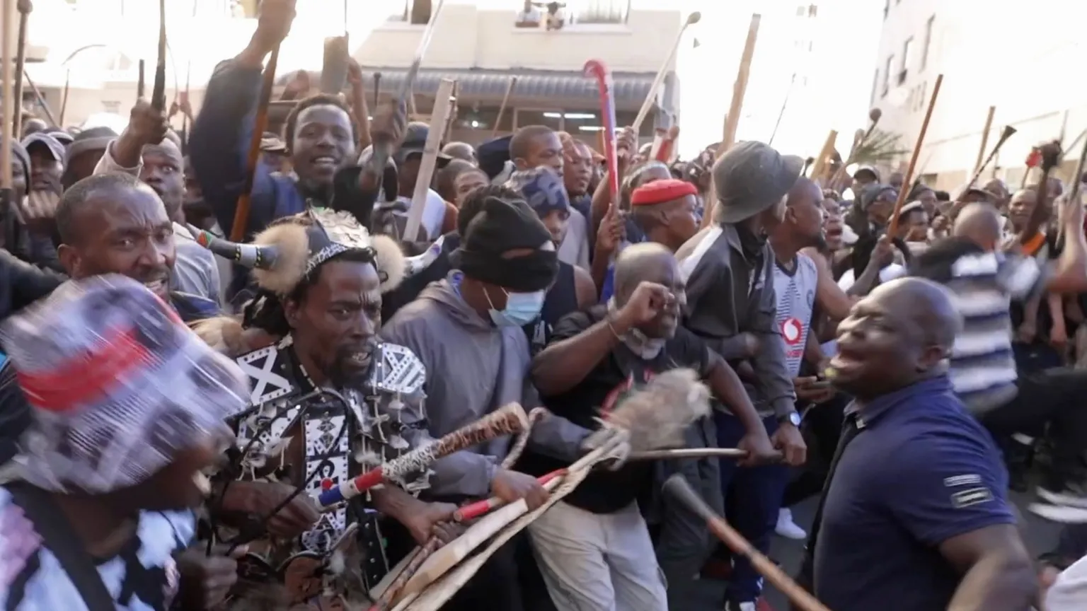 "Ils sont venus avec des machettes" : la date limite pour les migrants de quitter l'Afrique du Sud approche
