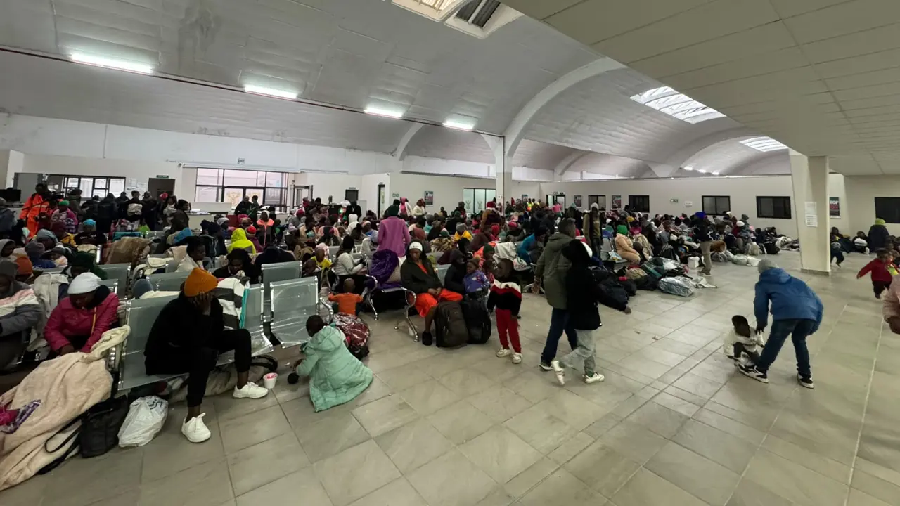 Le Cap : Gift of the Givers s'inquiète du fait que des Zimbabwéens sans papiers passent la soirée au centre des Affaires intérieures