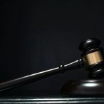 Le chef traditionnel du KZN est lié au meurtre d'un conseiller du DA devant le tribunal pour libération sous caution dans le cadre d'une affaire distincte