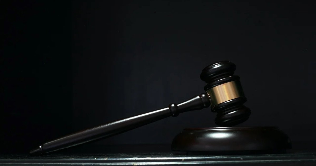 Le chef traditionnel du KZN est lié au meurtre d'un conseiller du DA devant le tribunal pour libération sous caution dans le cadre d'une affaire distincte