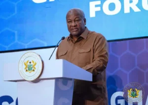Mahama fixe la date limite à 2026 pour le forage pétrolier du bassin voltaïen