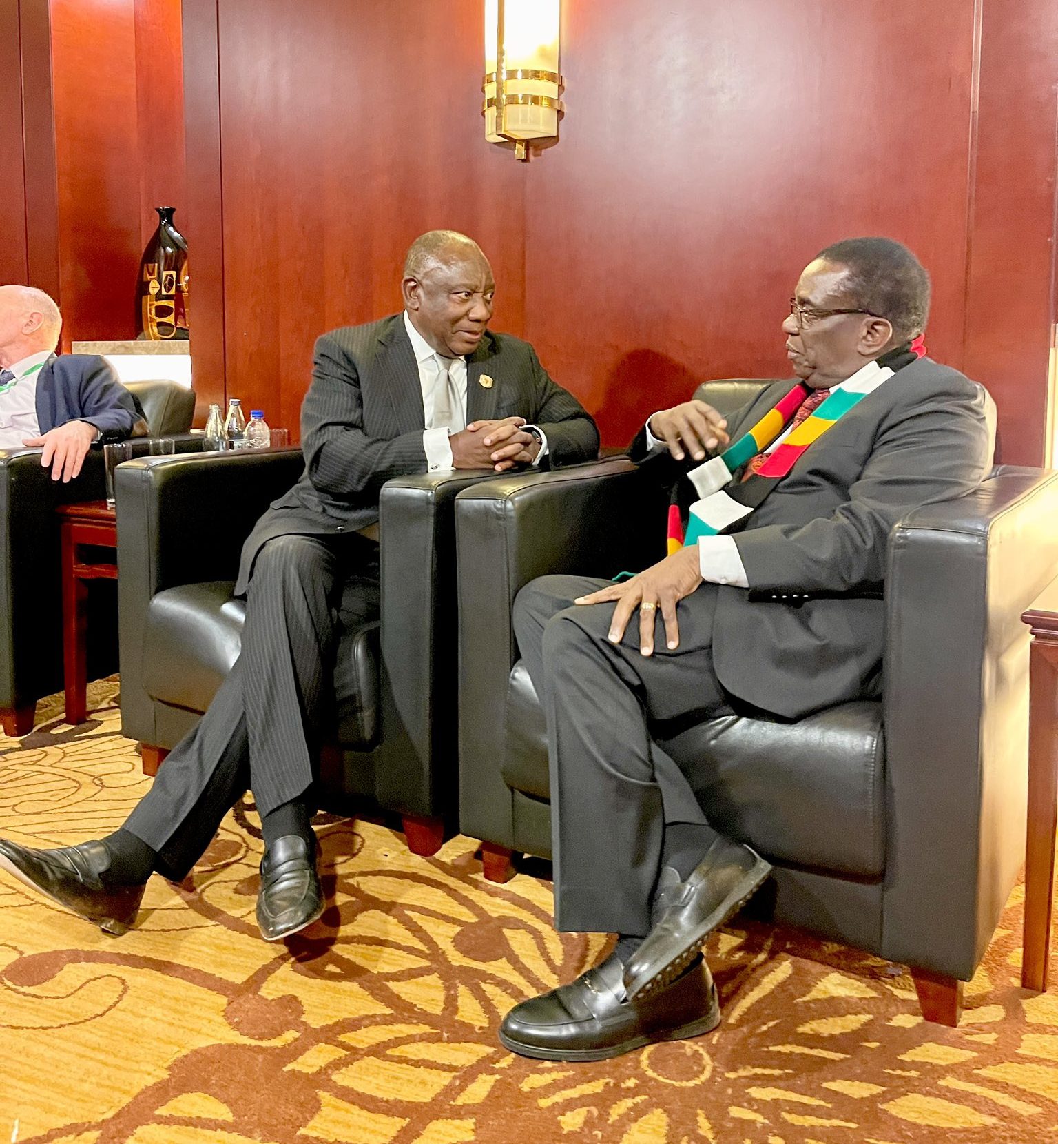 Mutsvangwa rejette les spéculations sur la visite de la ferme de Ramaphosa à Mnangagwa