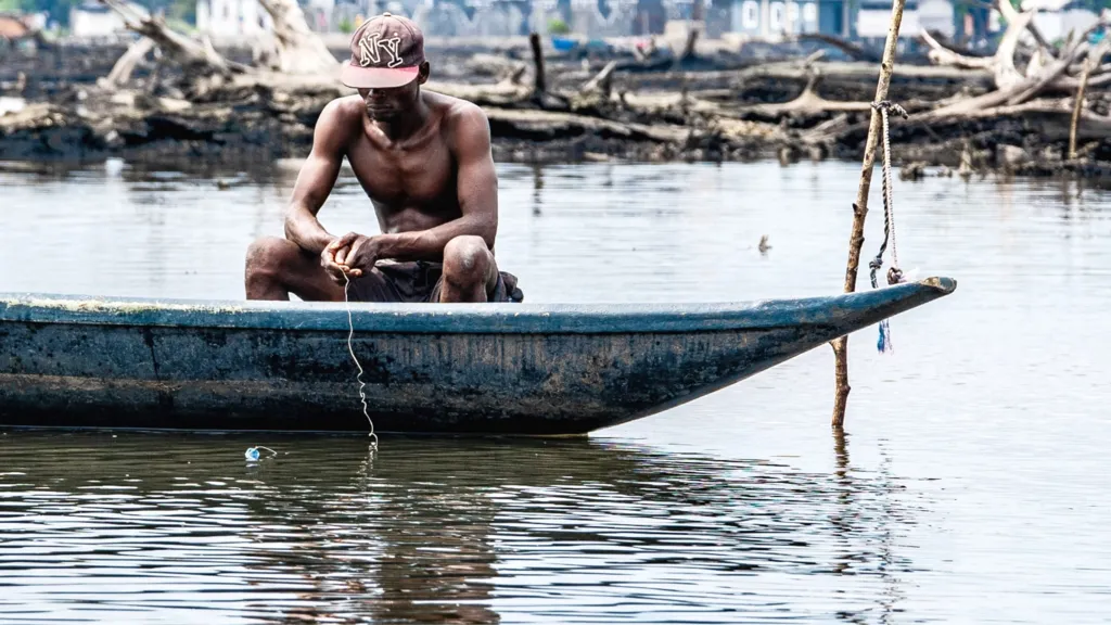 Shell a pompé du pétrole via un oléoduc nigérian pendant des années malgré les preuves de pollution, selon des documents