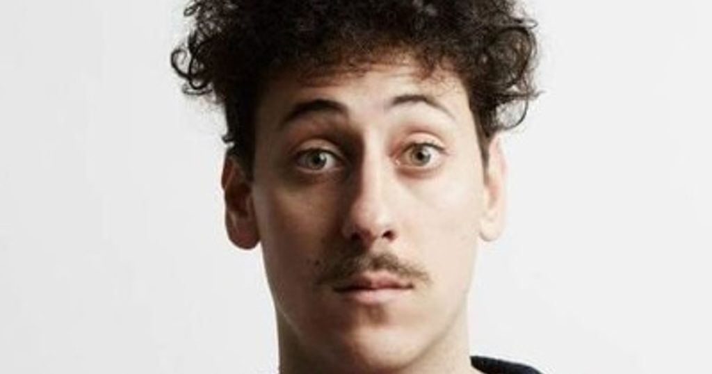Trouver le drôle dans le divorce : retrouvez "Hey Hey Divorcé" de Schalk Bezuidenhout en tournée