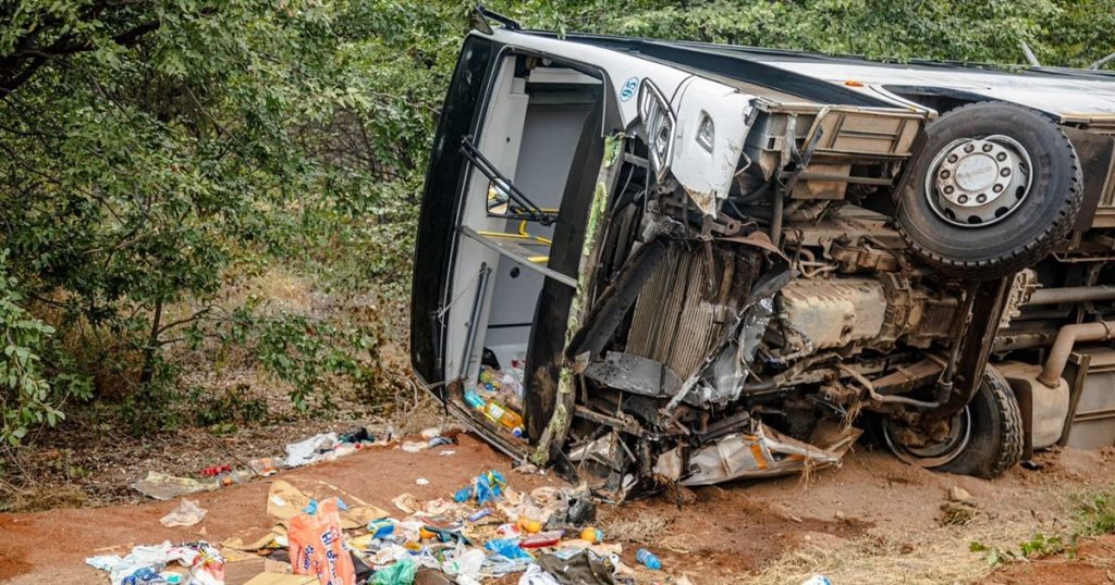 Accident de bus dans le Limpopo : le commissaire de police par intérim présente ses condoléances aux familles touchées