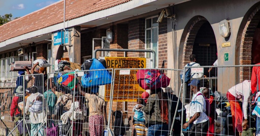 Centre temporaire à Musina pour accueillir les étrangers sans papiers en attente d'expulsion