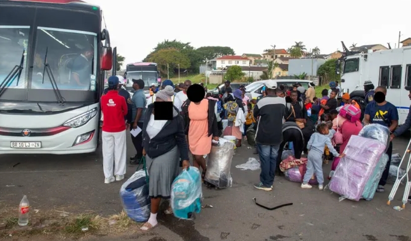 Des milliers de Zimbabwéens rapatriés après avoir occupé le terrain de sport Shallcross de Durban