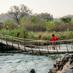 EN PHOTOS, VIDÉO | Les villageois du Limpopo paient 20 rands pour traverser un pont de fortune et atteindre une clinique locale