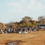 "J'ai tout perdu" - Un chef zimbabwéen fuit l'Afrique du Sud après l'incendie de sa maison lors de violences anti-migrants