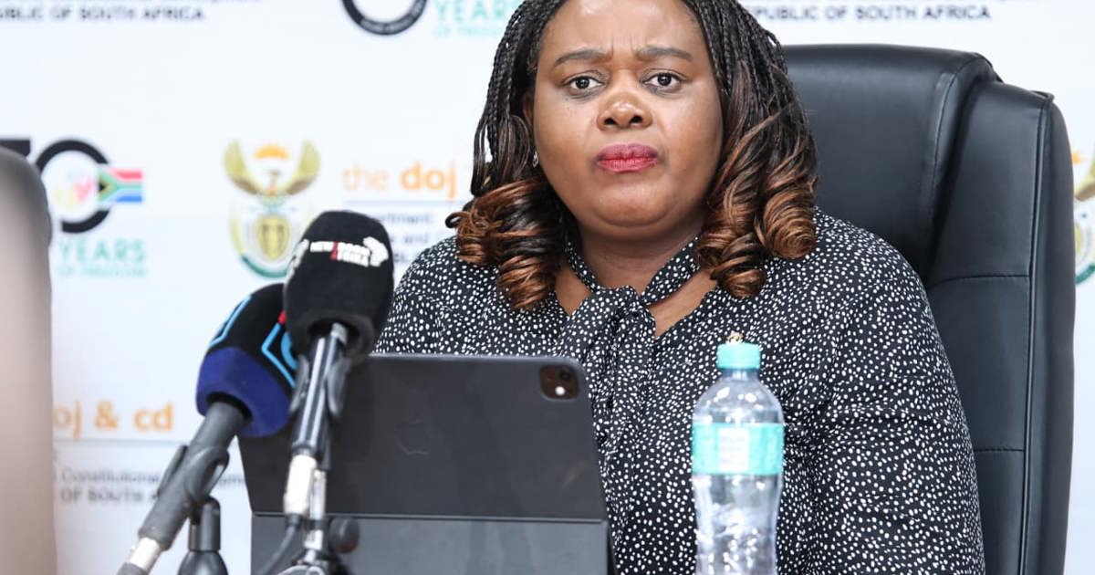 Le suspect britannique du triple meurtre n'a pas été signalé à son entrée en Afrique du Sud, déclare le ministre Kubayi