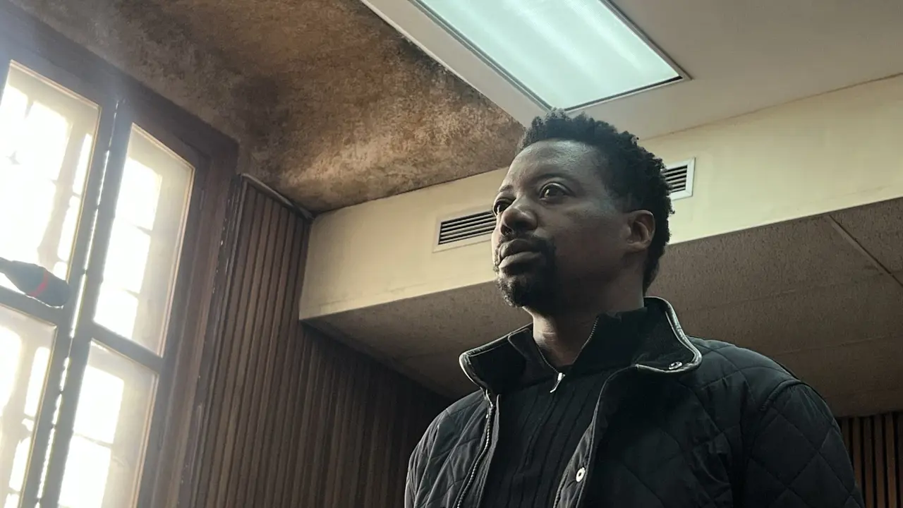 Le suspect du triple meurtre, Ndodana Tshuma, renonce à sa libération sous caution dans une affaire d'armes à feu, affaire reportée au mois d'août