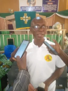 Directeur général de la banque communautaire Agona, M. Phillip Lovemore Amedofu
