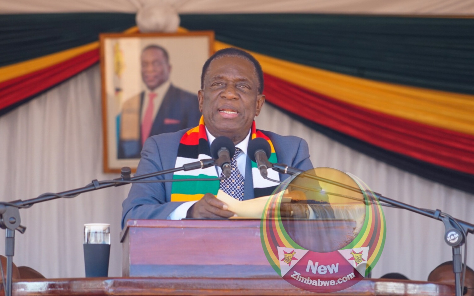 Mnangagwa sollicite davantage de dons alors que le Zimbabwe peine à rapatrier ses citoyens d'Afrique du Sud