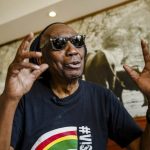 Tout n'est que du travail : Mapfumo, légende de la musique de Chimurenga, accepte l'offre d'un million de dollars de Chivayo