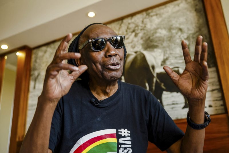 Tout n'est que du travail : Mapfumo, légende de la musique de Chimurenga, accepte l'offre d'un million de dollars de Chivayo
